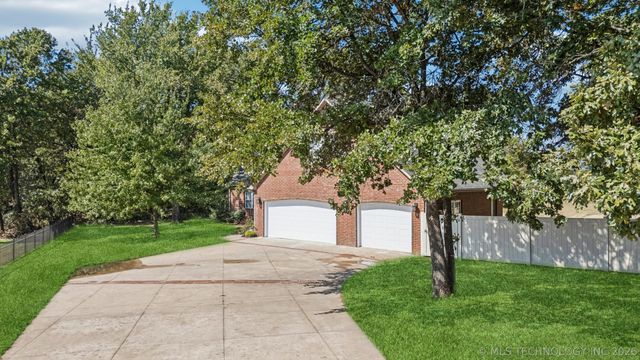 13606 S 261st East Avenue, Coweta, OK 74429