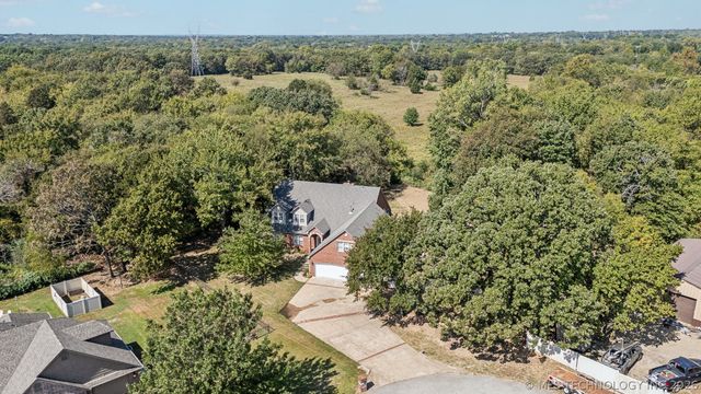13606 S 261st East Avenue, Coweta, OK 74429