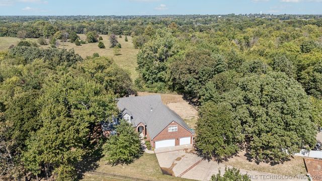 13606 S 261st East Avenue, Coweta, OK 74429