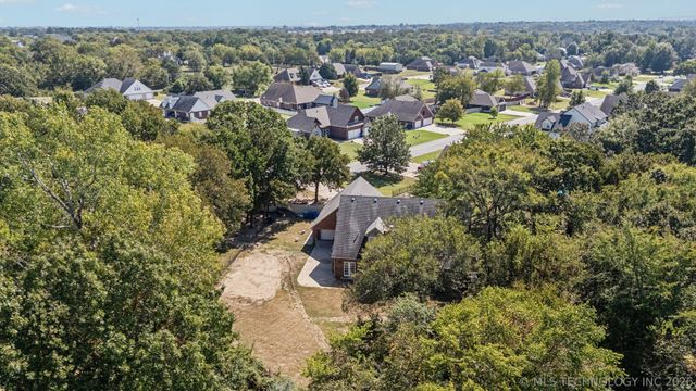 13606 S 261st East Avenue, Coweta, OK 74429