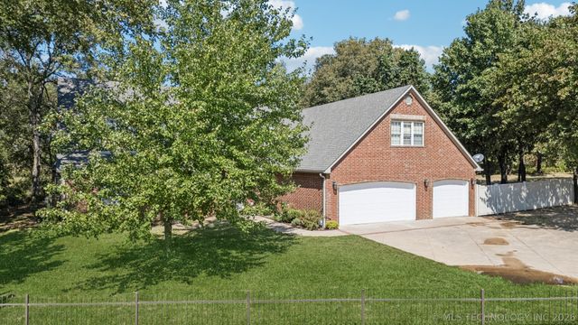 13606 S 261st East Avenue, Coweta, OK 74429