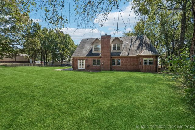 13606 S 261st East Avenue, Coweta, OK 74429