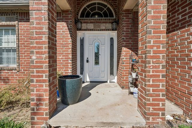 13606 S 261st East Avenue, Coweta, OK 74429