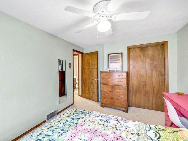 240 SCOUT WAY, De Pere, WI 54115