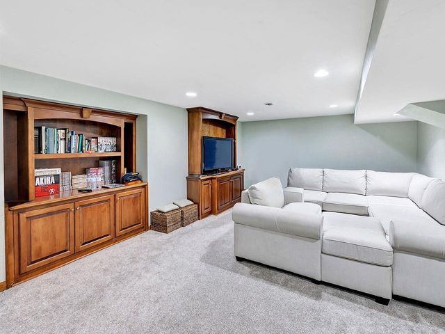 240 SCOUT WAY, De Pere, WI 54115