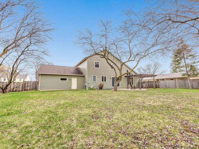 240 SCOUT WAY, De Pere, WI 54115