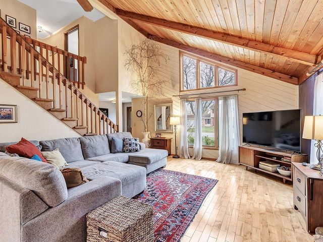 240 SCOUT WAY, De Pere, WI 54115