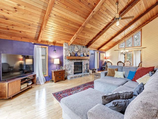 240 SCOUT WAY, De Pere, WI 54115