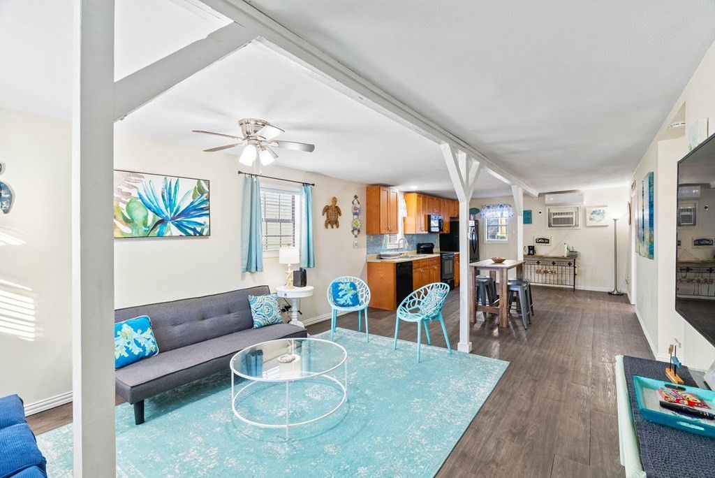 504 W Liberty St, Rockport, TX 78382 — photo 5