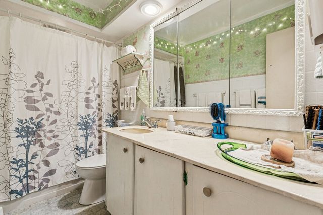 820 S Pine Street, Streamwood, IL 60107