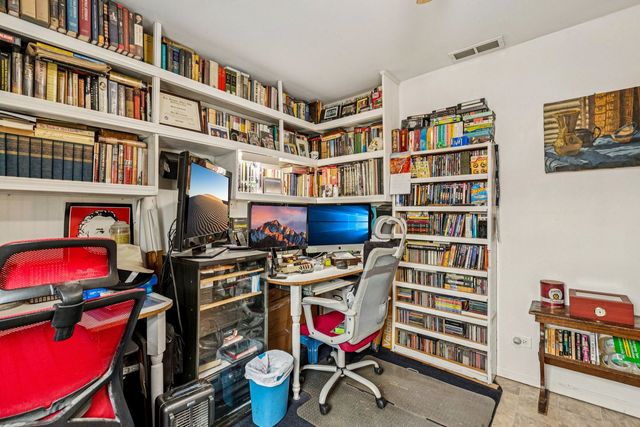 820 S Pine Street, Streamwood, IL 60107