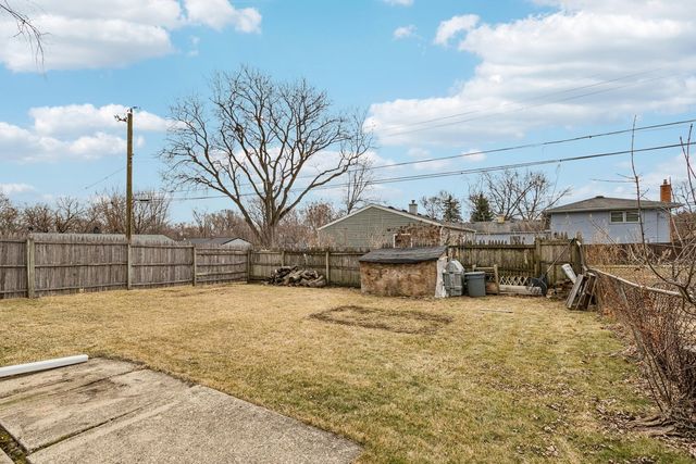 820 S Pine Street, Streamwood, IL 60107