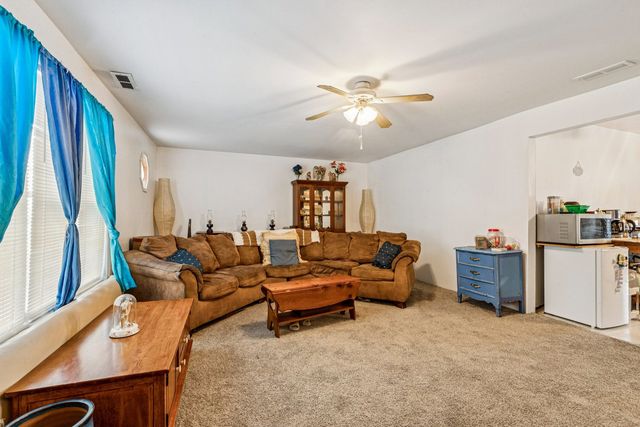 820 S Pine Street, Streamwood, IL 60107