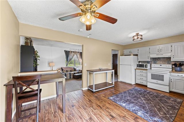 507 W CAMBRIDGE Road, Belton, MO 64012