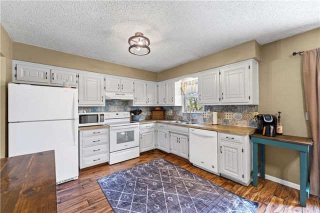 507 W CAMBRIDGE Road, Belton, MO 64012