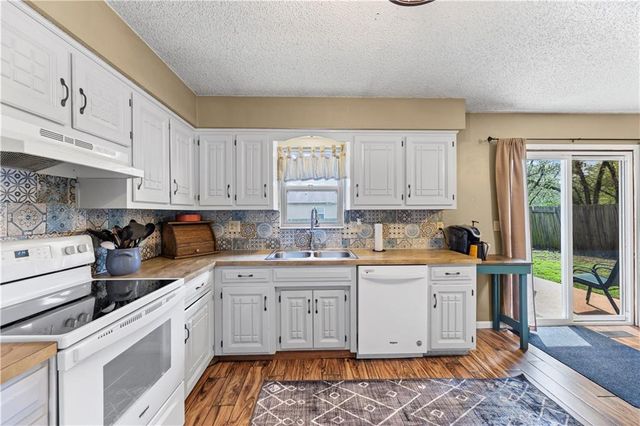 507 W CAMBRIDGE Road, Belton, MO 64012