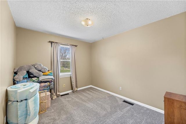 507 W CAMBRIDGE Road, Belton, MO 64012