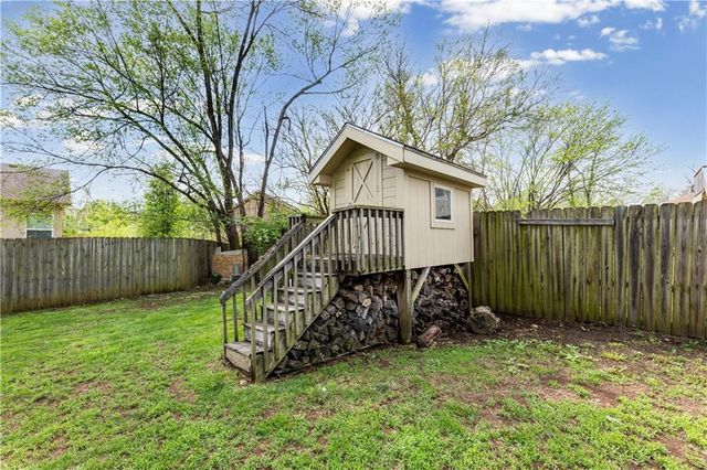 507 W CAMBRIDGE Road, Belton, MO 64012
