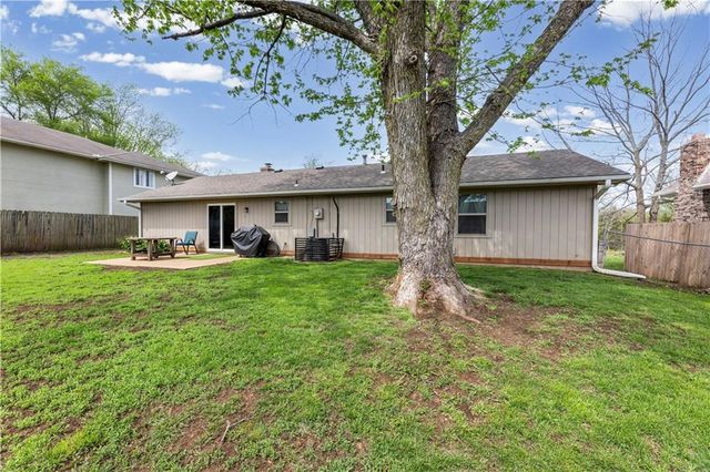 507 W CAMBRIDGE Road, Belton, MO 64012
