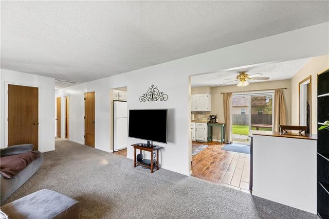 507 W CAMBRIDGE Road, Belton, MO 64012
