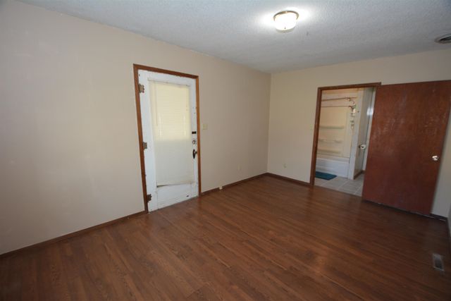 216 N Blankenship Rd, Udall, KS 67146