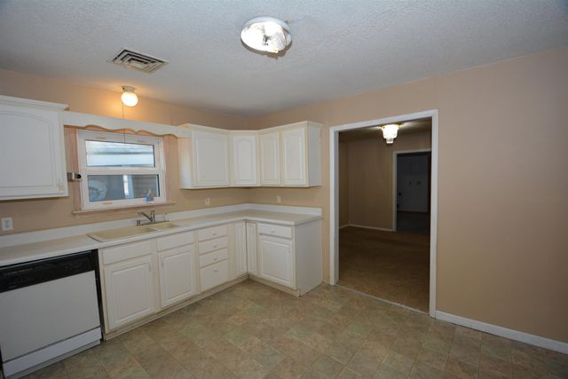 216 N Blankenship Rd, Udall, KS 67146