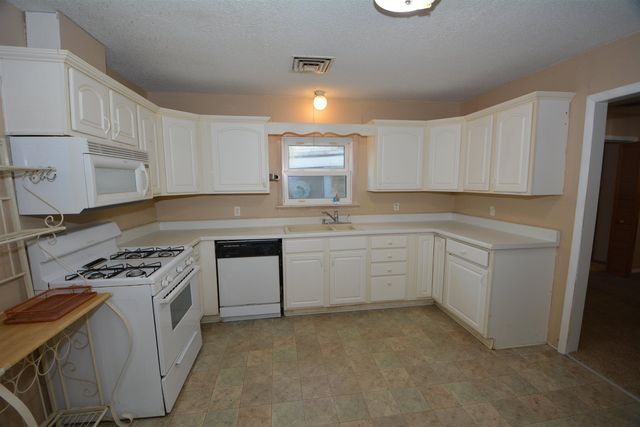 216 N Blankenship Rd, Udall, KS 67146