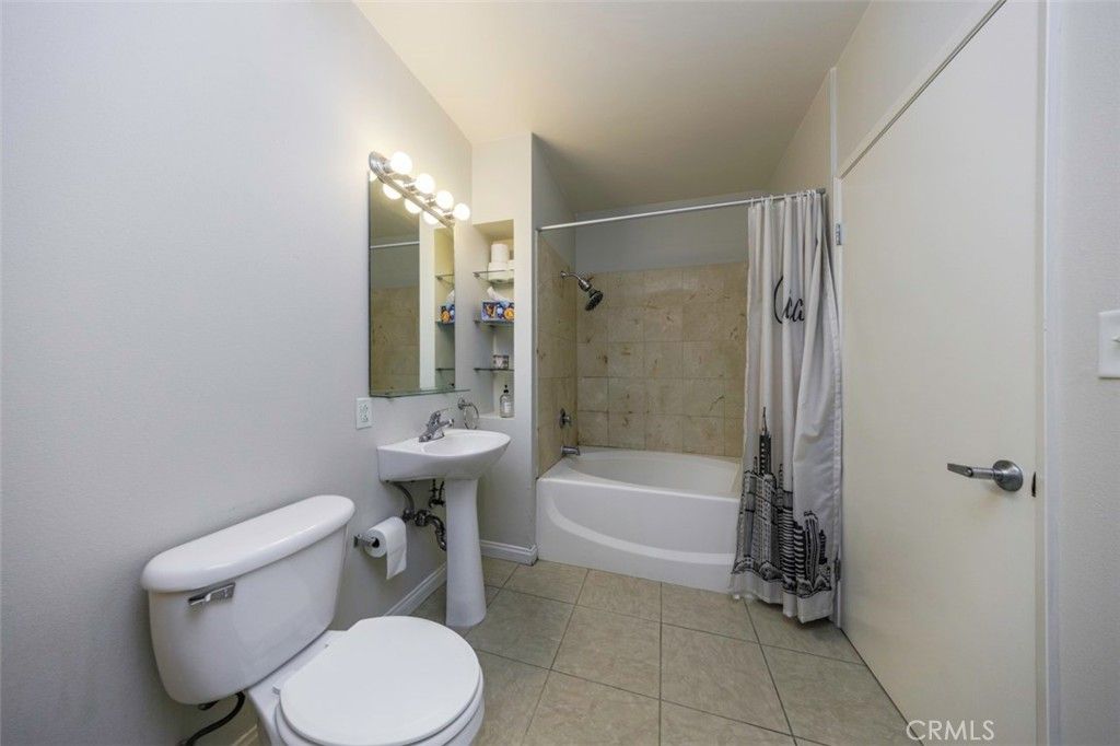 Image 12 of property listing at 388 E Ocean Boulevard 1415, Long Beach, CA 90802