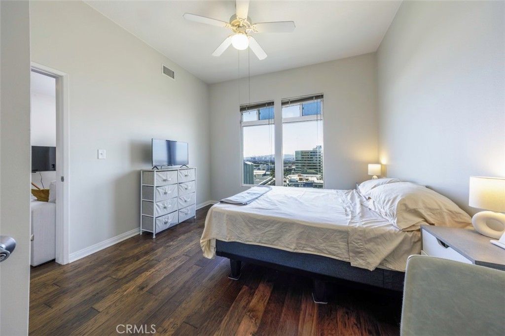 Image 14 of property listing at 388 E Ocean Boulevard 1415, Long Beach, CA 90802