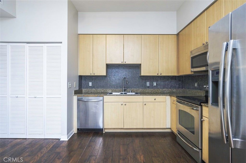 Image 3 of property listing at 388 E Ocean Boulevard 1415, Long Beach, CA 90802