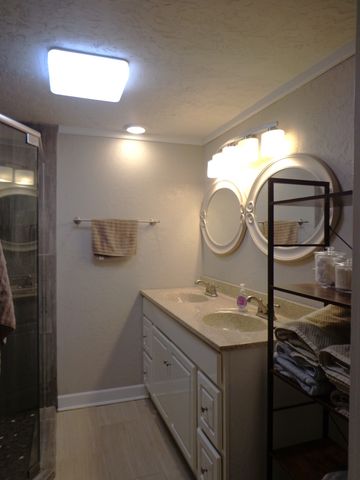 181 Washington Ave, Camden, TN 38320