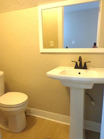 181 Washington Ave, Camden, TN 38320