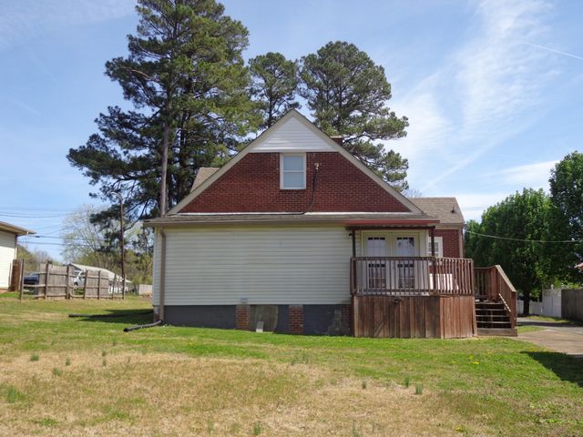 181 Washington Ave, Camden, TN 38320