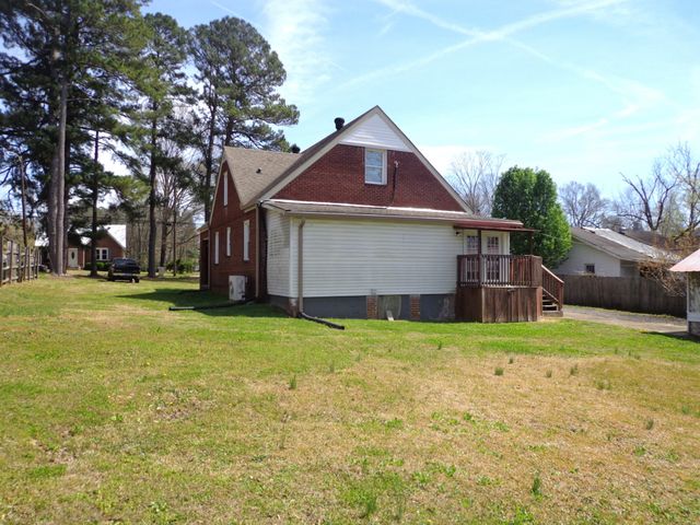 181 Washington Ave, Camden, TN 38320