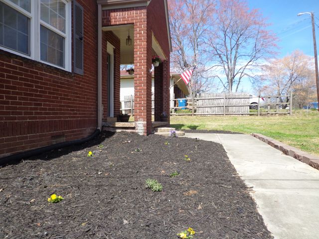 181 Washington Ave, Camden, TN 38320