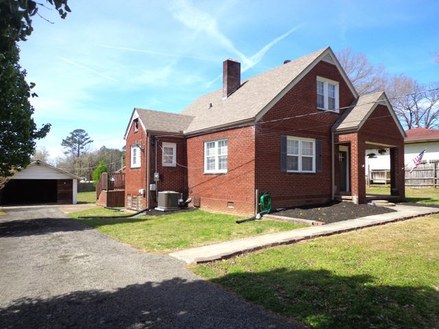 181 Washington Ave, Camden, TN 38320