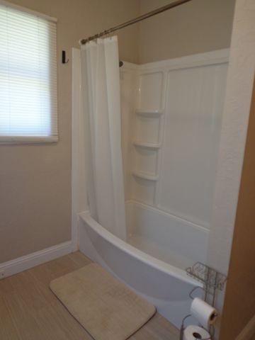 181 Washington Ave, Camden, TN 38320