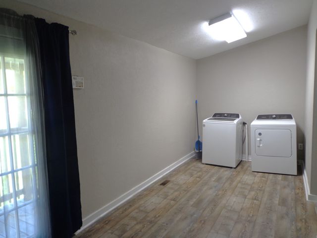 181 Washington Ave, Camden, TN 38320