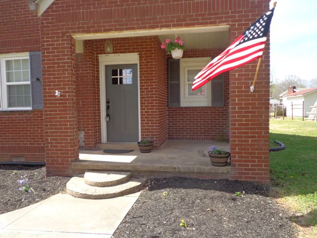 181 Washington Ave, Camden, TN 38320