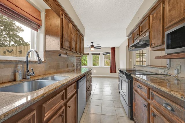 10010 Lost Pine Drive, Baytown, TX 77521