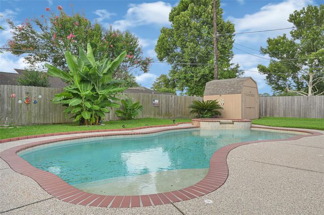10010 Lost Pine Drive, Baytown, TX 77521