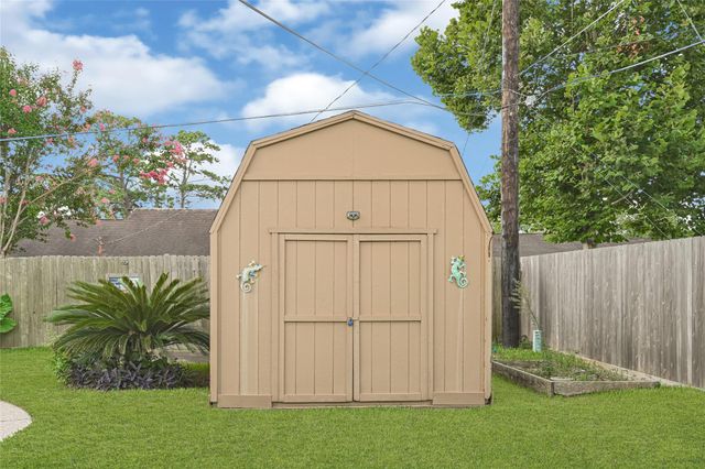 10010 Lost Pine Drive, Baytown, TX 77521