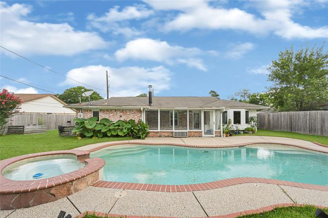10010 Lost Pine Drive, Baytown, TX 77521