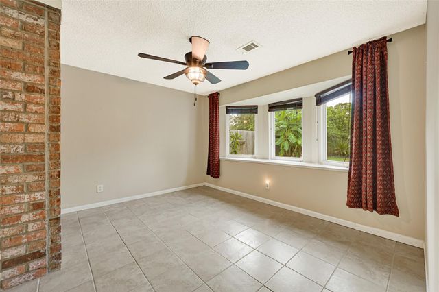 10010 Lost Pine Drive, Baytown, TX 77521