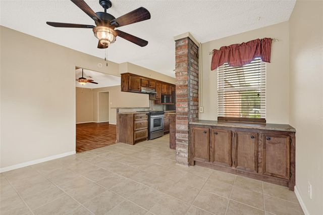 10010 Lost Pine Drive, Baytown, TX 77521