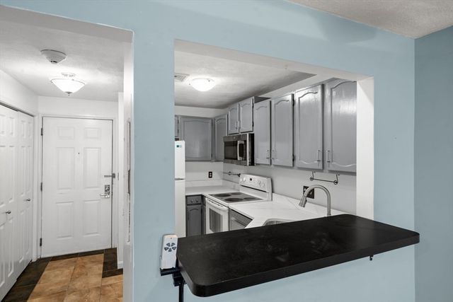 24 South St 4, Medford, MA 02155