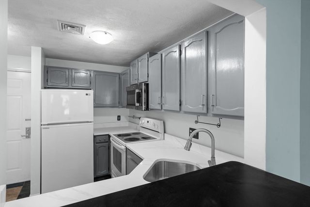 24 South St 4, Medford, MA 02155