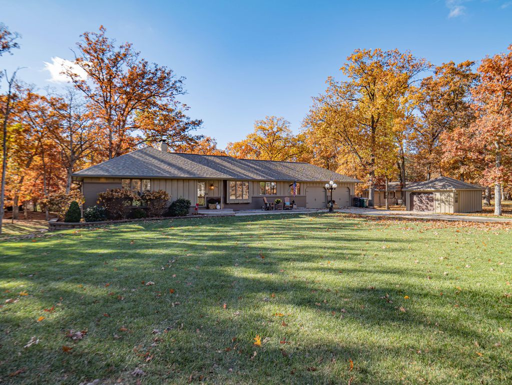 800 HOMESTEAD DR, Moberly, MO 65270