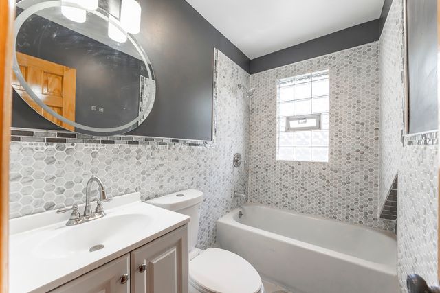 9431 S Vernon Avenue, Chicago, IL 60619