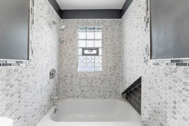 9431 S Vernon Avenue, Chicago, IL 60619